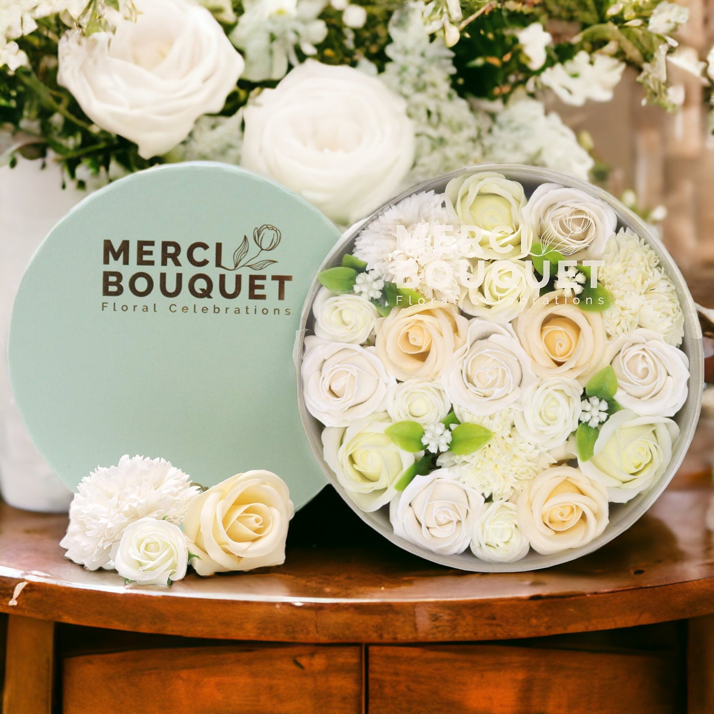 Mix of white Roses in a luxury gift box